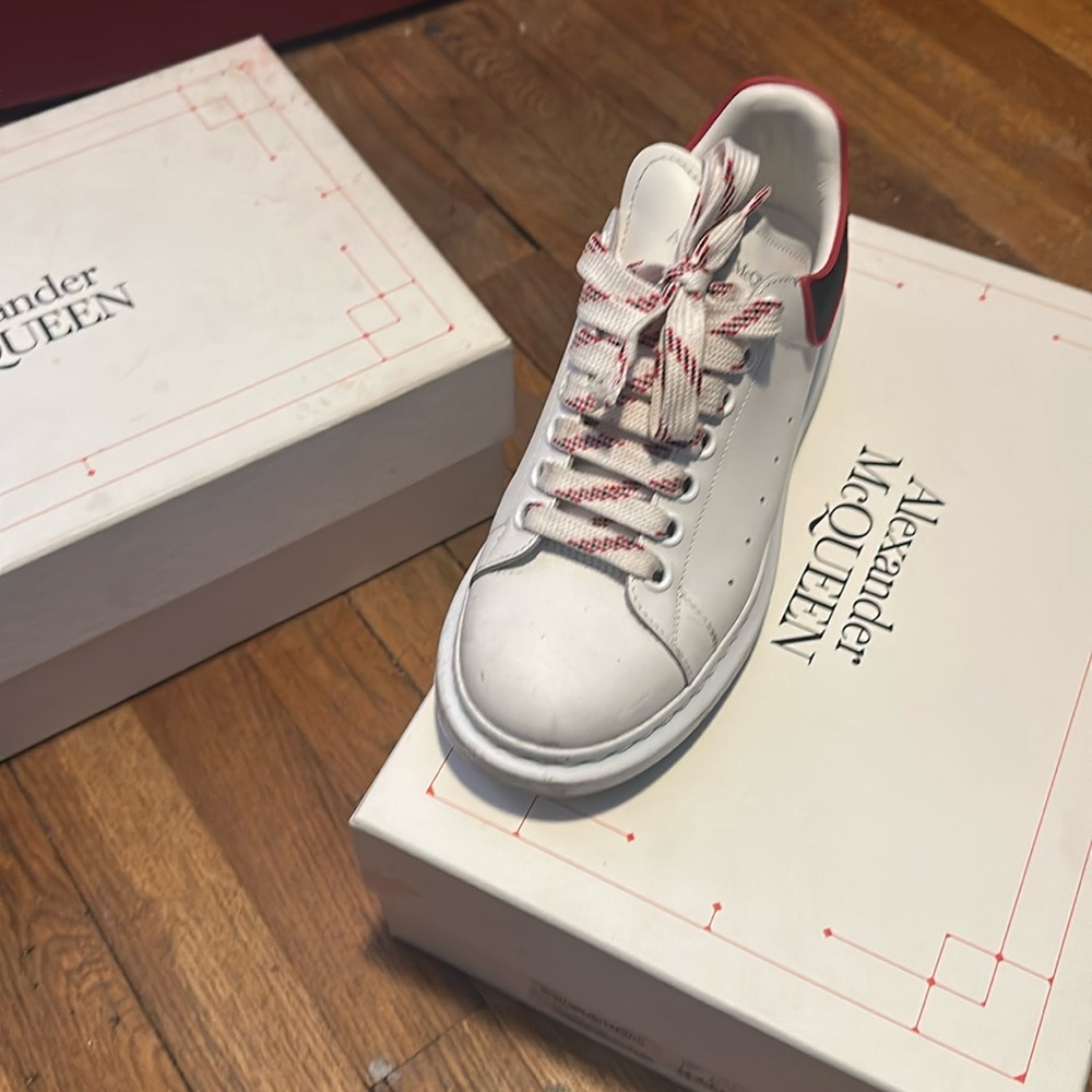 Alexander McQueen Sneakers with box size 39.5